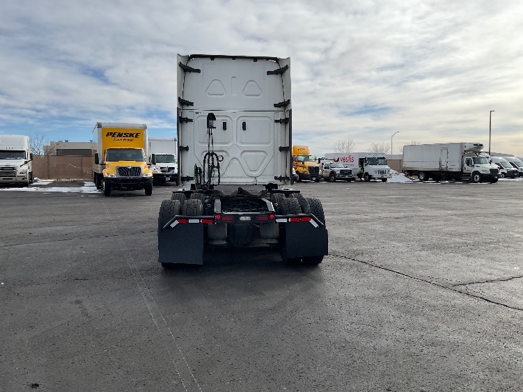 2021 Freightliner Cascadia in Montgomery, NY — photo 6