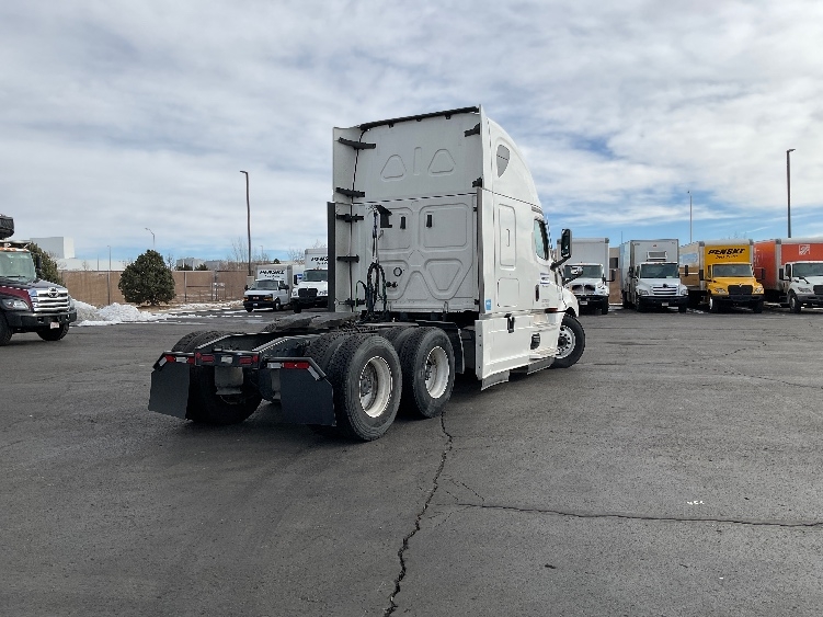 2021 Freightliner Cascadia in Montgomery, NY — photo 7