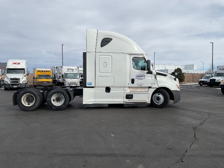 2021 Freightliner Cascadia in Montgomery, NY — photo 8