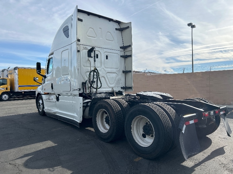 2021 Freightliner Cascadia in Las Vegas, NV — photo 5