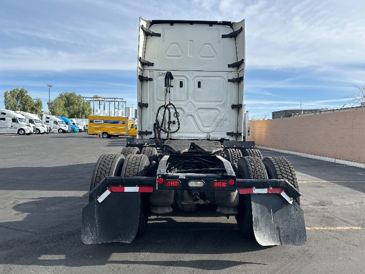 2021 Freightliner Cascadia in Las Vegas, NV — photo 6
