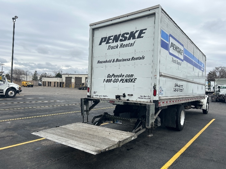 2021 Freightliner M2 106 in Brooklyn Park, MN — photo 9