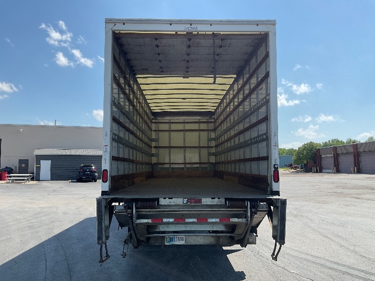 2021 Freightliner eM2 in La Porte, IN — photo 8