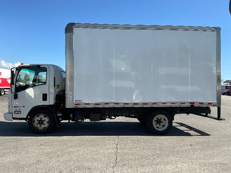 2021 Isuzu NRR in La Porte, IN — photo 4