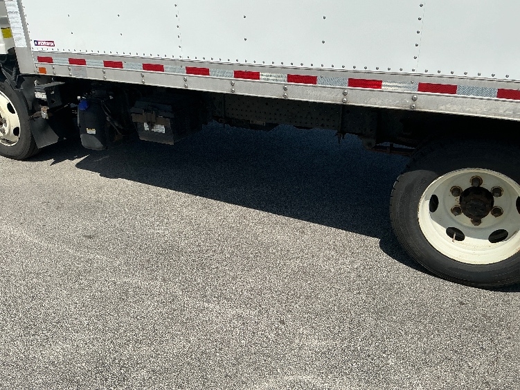2021 Isuzu NRR in La Porte, IN — photo 5