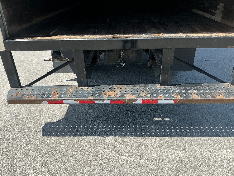 2021 Isuzu NRR in La Porte, IN — photo 9