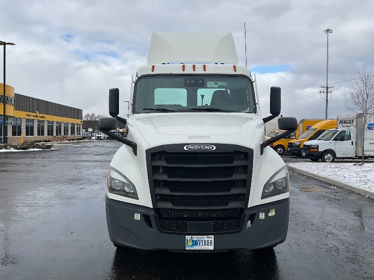2021 Freightliner Cascadia in Chicago (Melrose Park), IL — photo 2