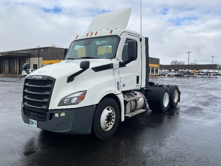2021 Freightliner Cascadia in Chicago (Melrose Park), IL — photo 3