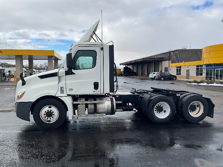 2021 Freightliner Cascadia in Chicago (Melrose Park), IL — photo 4
