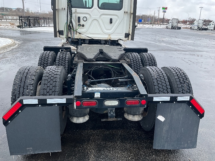 2021 Freightliner Cascadia in Chicago (Melrose Park), IL — photo 6