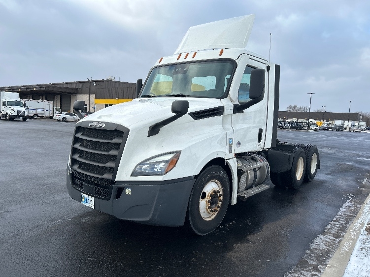 2021 Freightliner Cascadia in La Porte, IN — photo 3