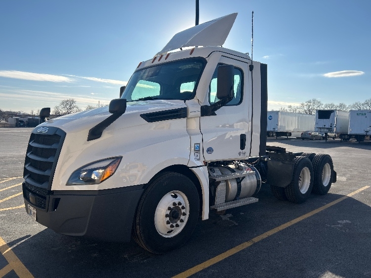 2021 Freightliner Cascadia in La Porte, IN — photo 3