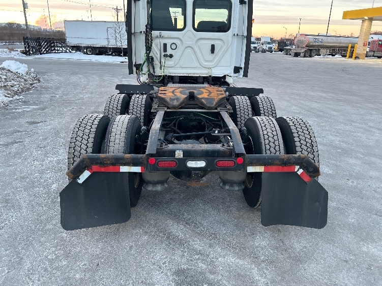 2021 Freightliner Cascadia in La Porte, IN — photo 6