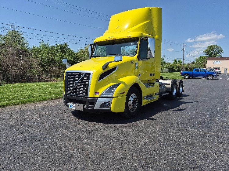 2021 Volvo VNL 300 in White Deer, PA — photo 3