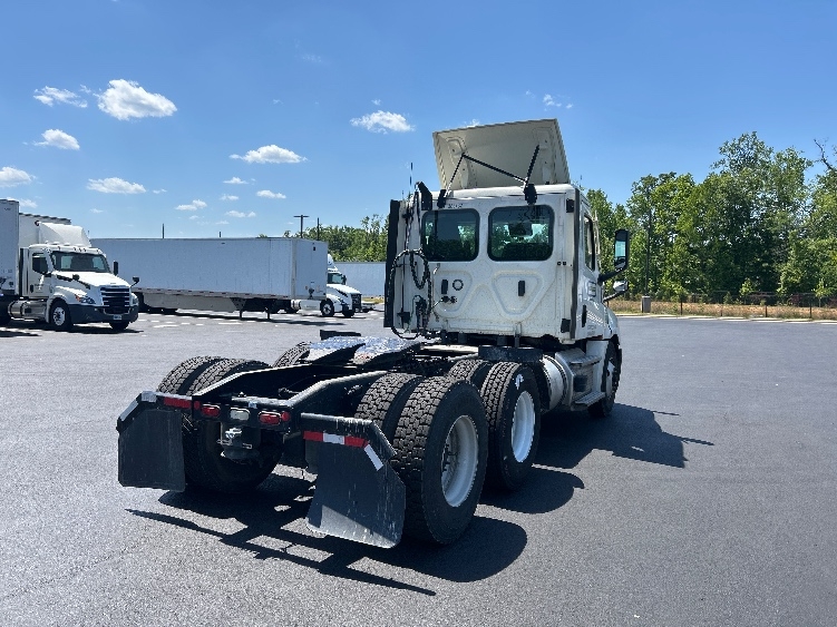 2021 Freightliner Cascadia in Greensboro, NC — photo 7