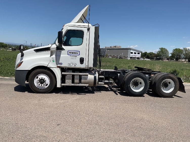 2021 Freightliner Cascadia in Loveland, CO — photo 4