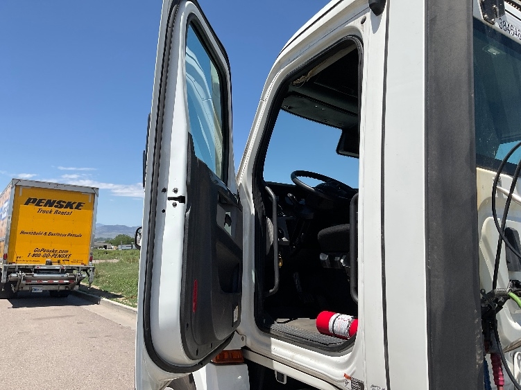 2021 Freightliner Cascadia in Loveland, CO — photo 9