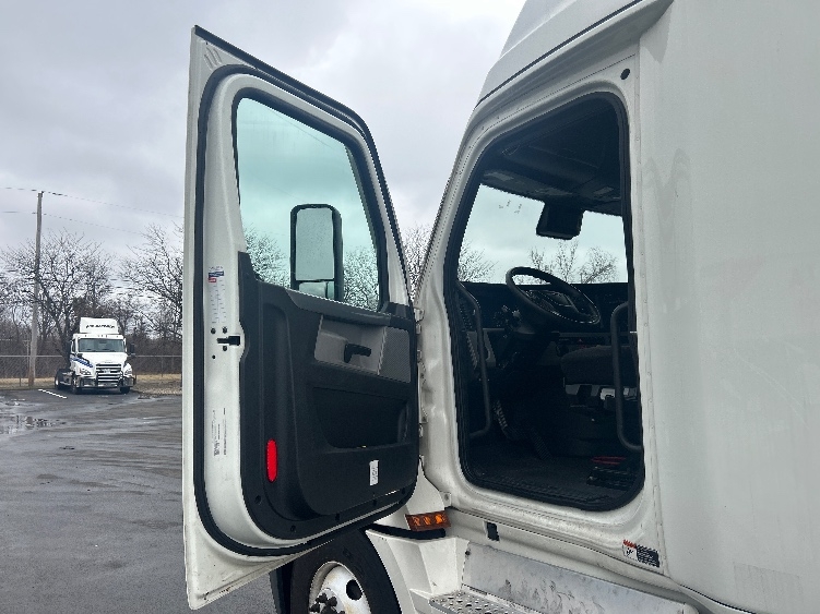 2022 Freightliner in Louisville, KY — photo 9