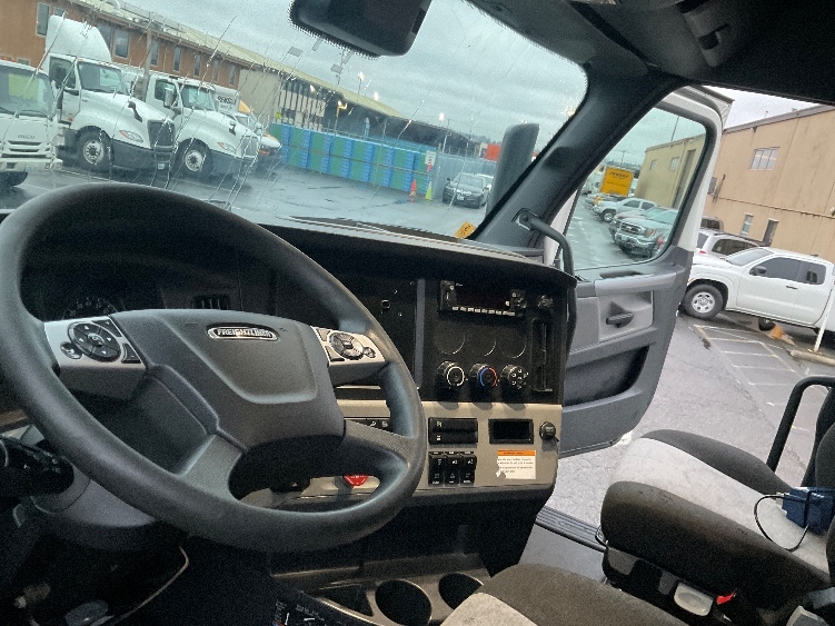 2022 Freightliner Cascadia in Tacoma, WA — photo 10