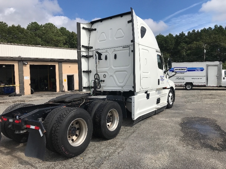 2022 Freightliner Cascadia in Newport News, VA — photo 7