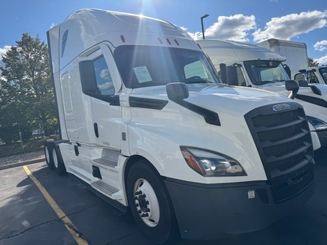 2022 Freightliner Cascadia in Chicago (Melrose Park), IL — photo 3