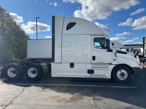2022 Freightliner Cascadia in Chicago (Melrose Park), IL — photo 4
