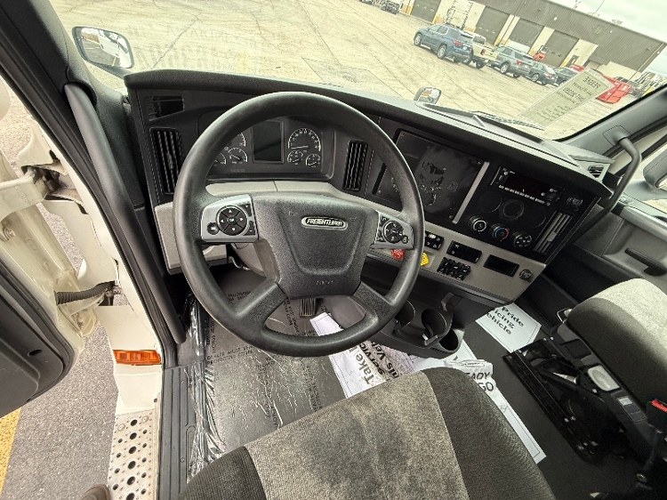 2022 Freightliner Cascadia in Chicago (Melrose Park), IL — photo 5