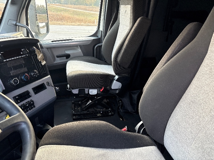2022 Freightliner Cascadia in Meridian, MS — photo 10