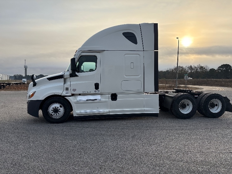 2022 Freightliner Cascadia in Meridian, MS — photo 4