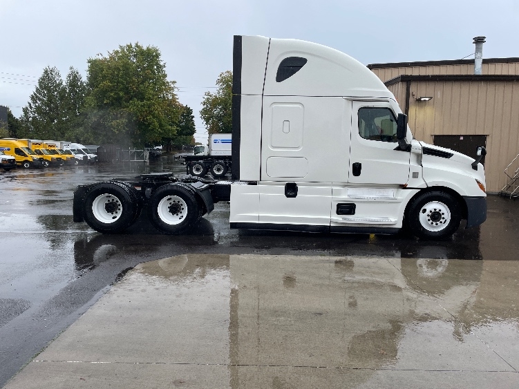 2022 Freightliner Cascadia in Wilsonville, OR — photo 8