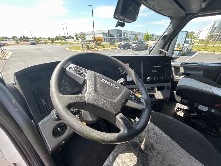 2022 Freightliner Cascadia in Madison, AL — photo 10