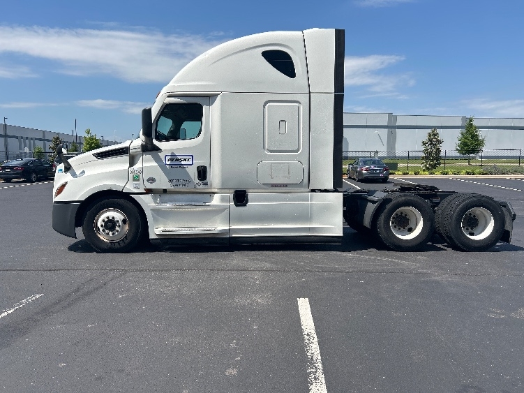 2022 Freightliner Cascadia in Madison, AL — photo 4