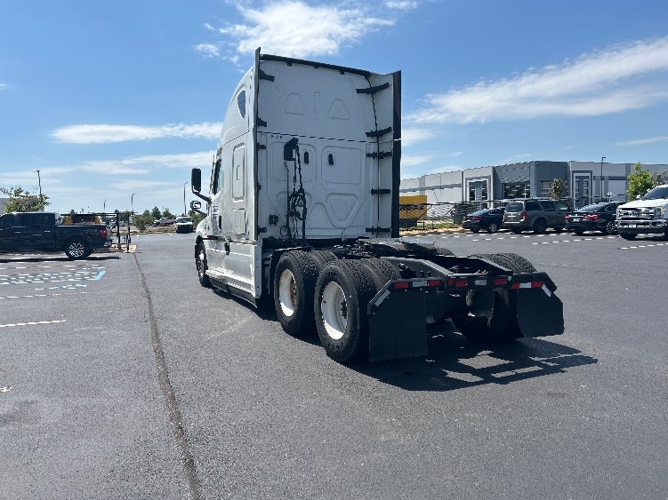 2022 Freightliner Cascadia in Madison, AL — photo 5