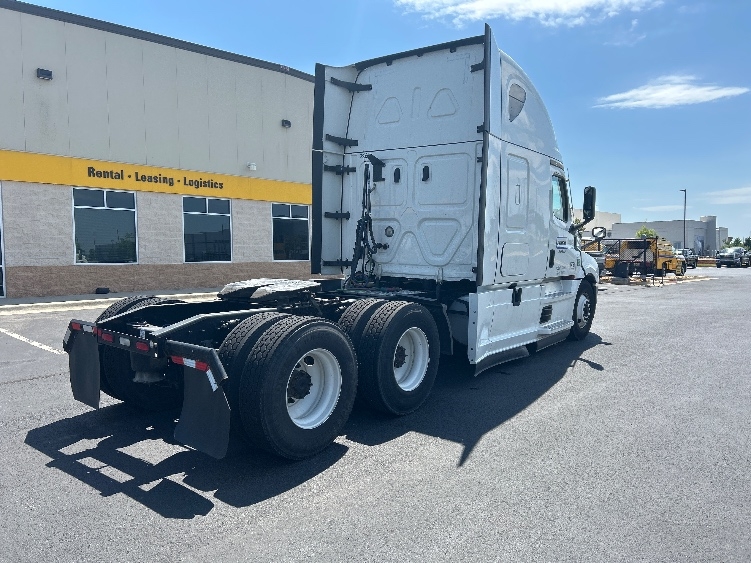 2022 Freightliner Cascadia in Madison, AL — photo 7