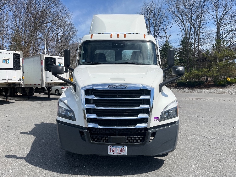2021 Freightliner Cascadia in Franklin, MA — photo 2