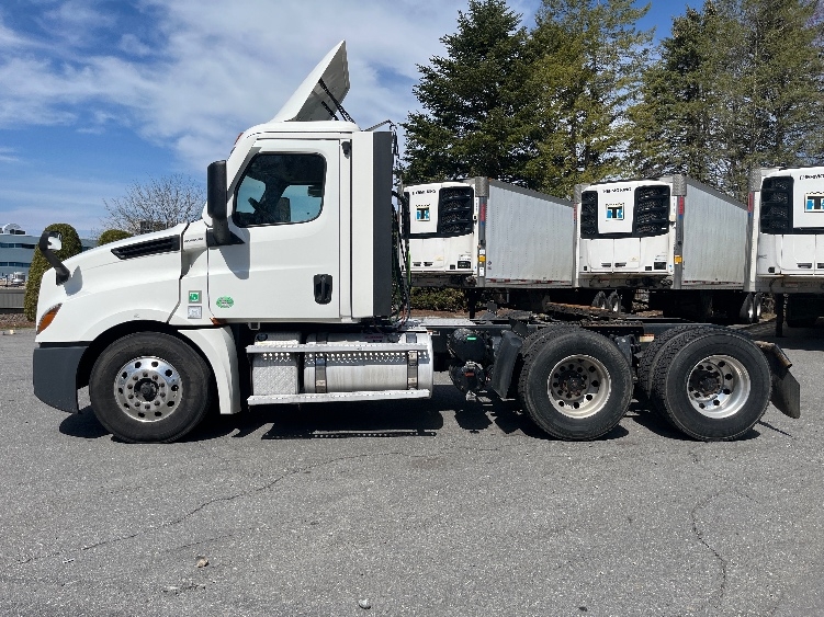 2021 Freightliner Cascadia in Franklin, MA — photo 4