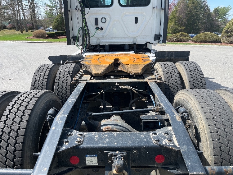 2021 Freightliner Cascadia in Franklin, MA — photo 6