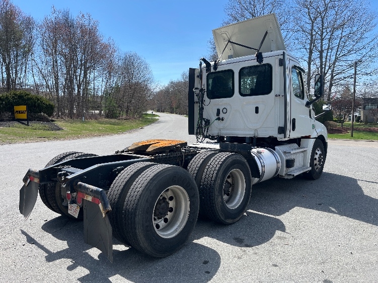 2021 Freightliner Cascadia in Franklin, MA — photo 7