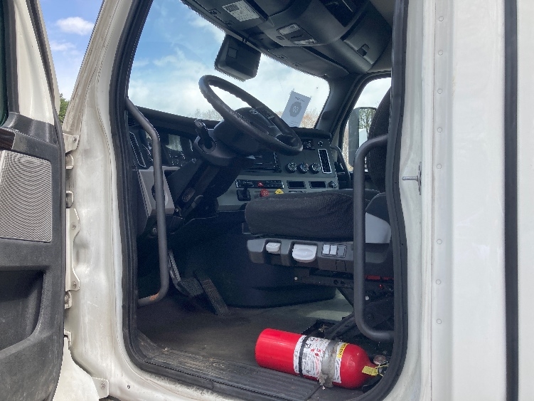 2021 Freightliner Cascadia in Franklin, MA — photo 9