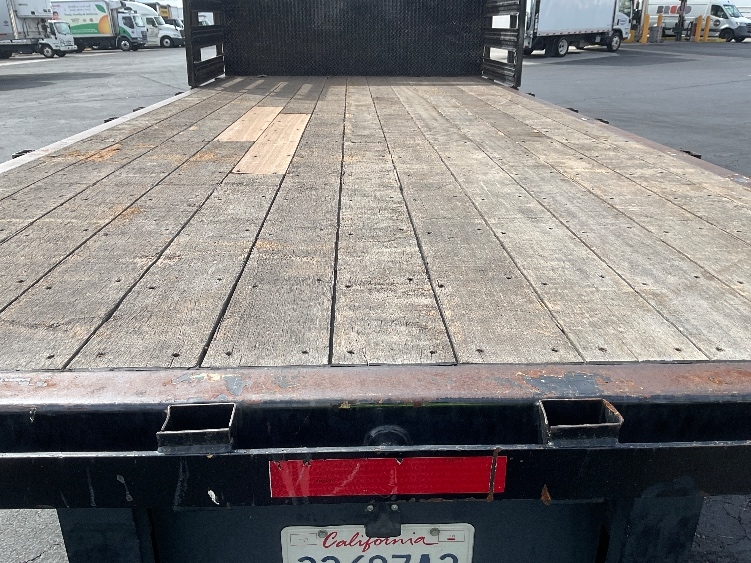 2021 Isuzu NRR in Torrance, CA — photo 10