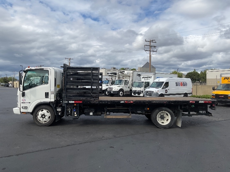 2021 Isuzu NRR in Torrance, CA — photo 4