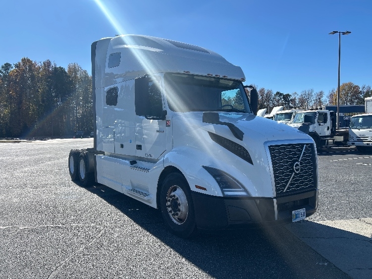 2022 Volvo VNL 760