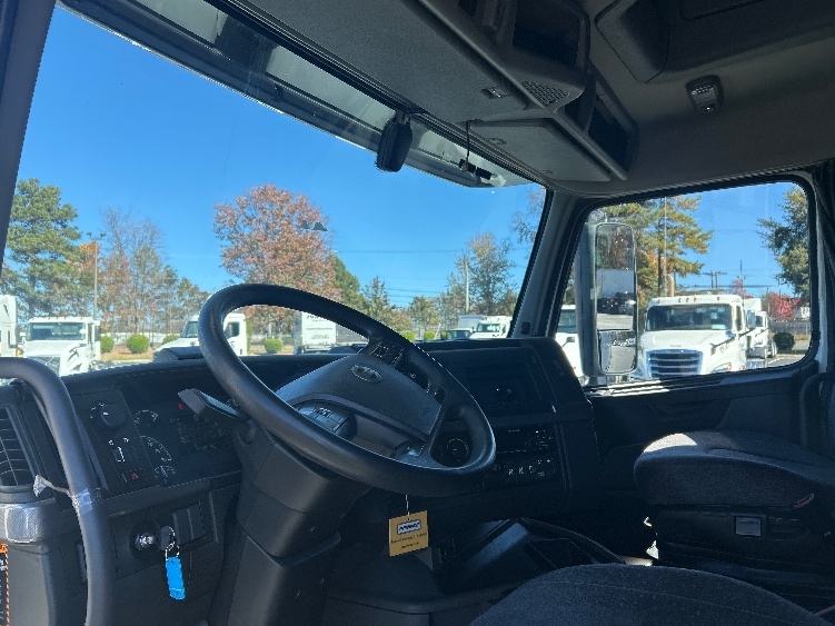 2022 Volvo VNL 760 in Charlotte, NC — photo 10