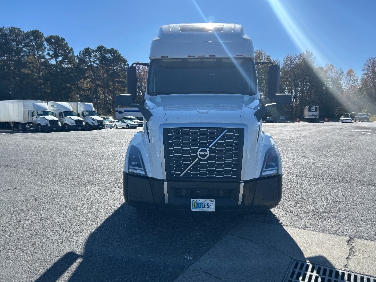 2022 Volvo VNL 760 in Charlotte, NC — photo 2