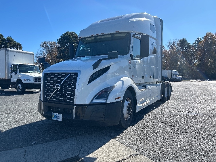 2022 Volvo VNL 760 in Charlotte, NC — photo 3