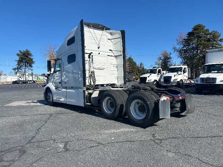 2022 Volvo VNL 760 in Charlotte, NC — photo 5