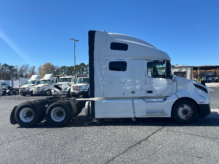 2022 Volvo VNL 760 in Charlotte, NC — photo 8