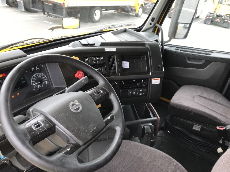 2022 Volvo VNL 760 in Tucson, AZ — photo 10