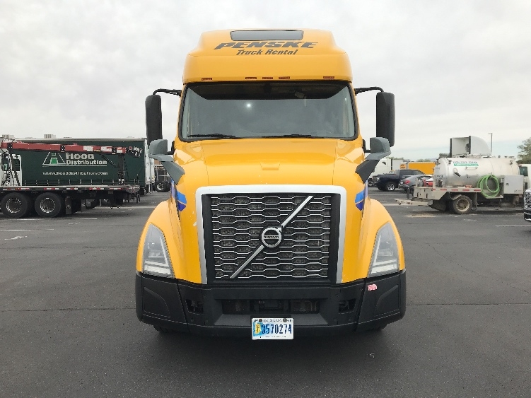 2022 Volvo VNL 760 in Tucson, AZ — photo 2