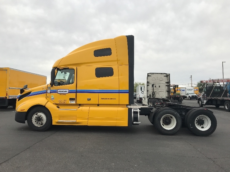 2022 Volvo VNL 760 in Tucson, AZ — photo 4